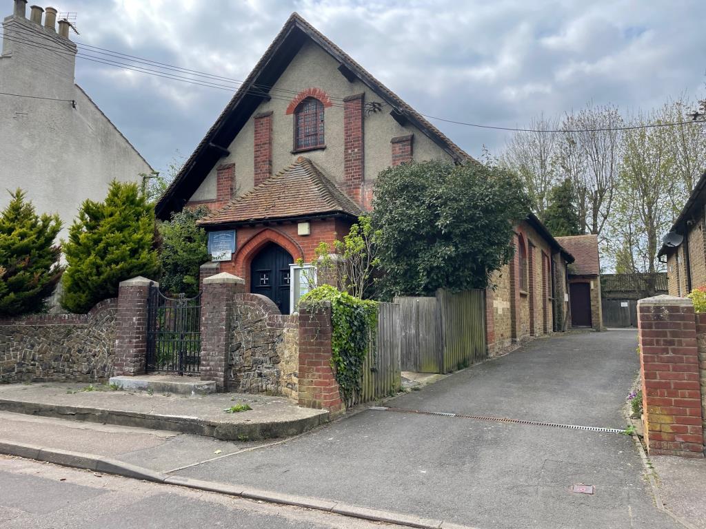 Lot: 108 - METHODIST CHAPEL WITH POTENTIAL - 